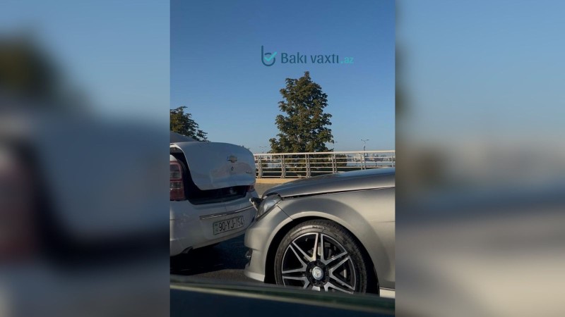 Bakıda Bayraq meydanı istiqamətində yol qəzası baş verib - FOTO + VİDEO